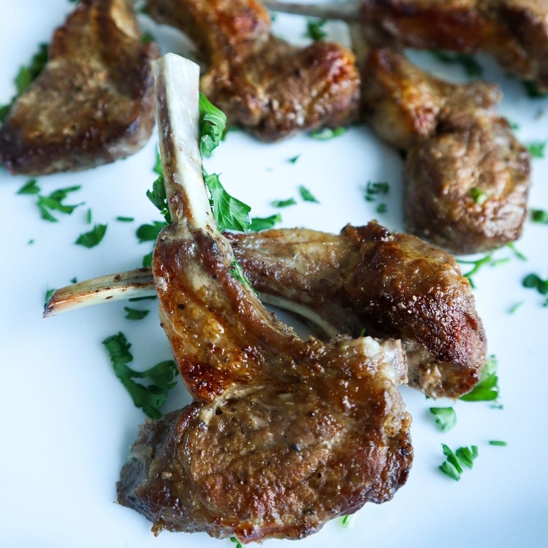 These healthy, easy-baked lamb chops are so tender and juicy with a unique Mediterranean taste and simple ingredients, giving the meat a delicious flavor.
.
.
.
.
.
.

 #eatingwell #lambchops #lambchop #lambchops #lambchopsrecipe #lambchopsfordinner #intsafood #intsafoodie #foodblogger #foodblog #feedfeed #f52gram #f52grams #dinner #dinnerideas #dinnerrecipes #easyrecipe  #buzzfeastfood #buzzfeast #healthyrecipes #healthyfood