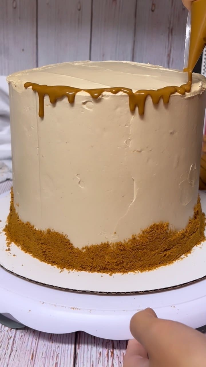 Lotus biscoff cake with lotus swiss meringue buttercream 😋
.
.
.
.
.
.
#reels #reelsinstagram #reelitfeelit #cake #cakes #cakedecorating #cakesofinstagram #cakedesign #cakevideo #cakereelsvideo #instareels #instafood #instagood #f52community #buttercream #buttercreamcake #lotus #biscoffcake #bake #baking #foodblogger #foodie #foodphotography #feedfeed #dessert #sweet #sweeeeets