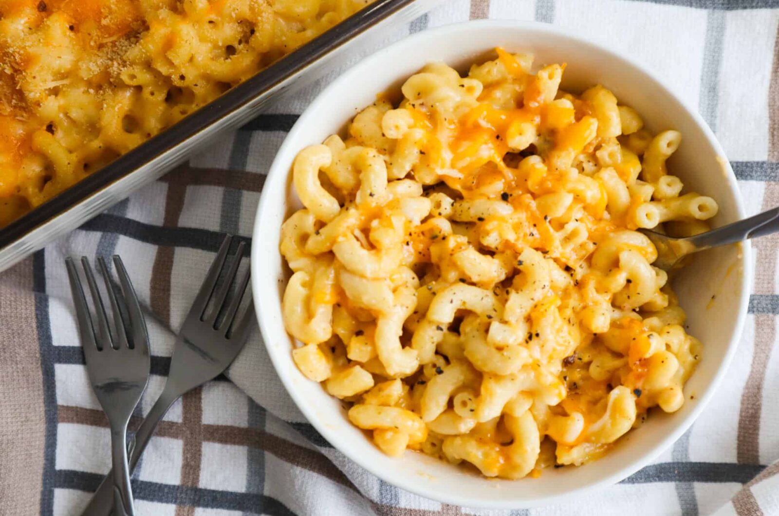Creamy Four-Cheese Mac and Cheese - Eat Enjoy By Raneem