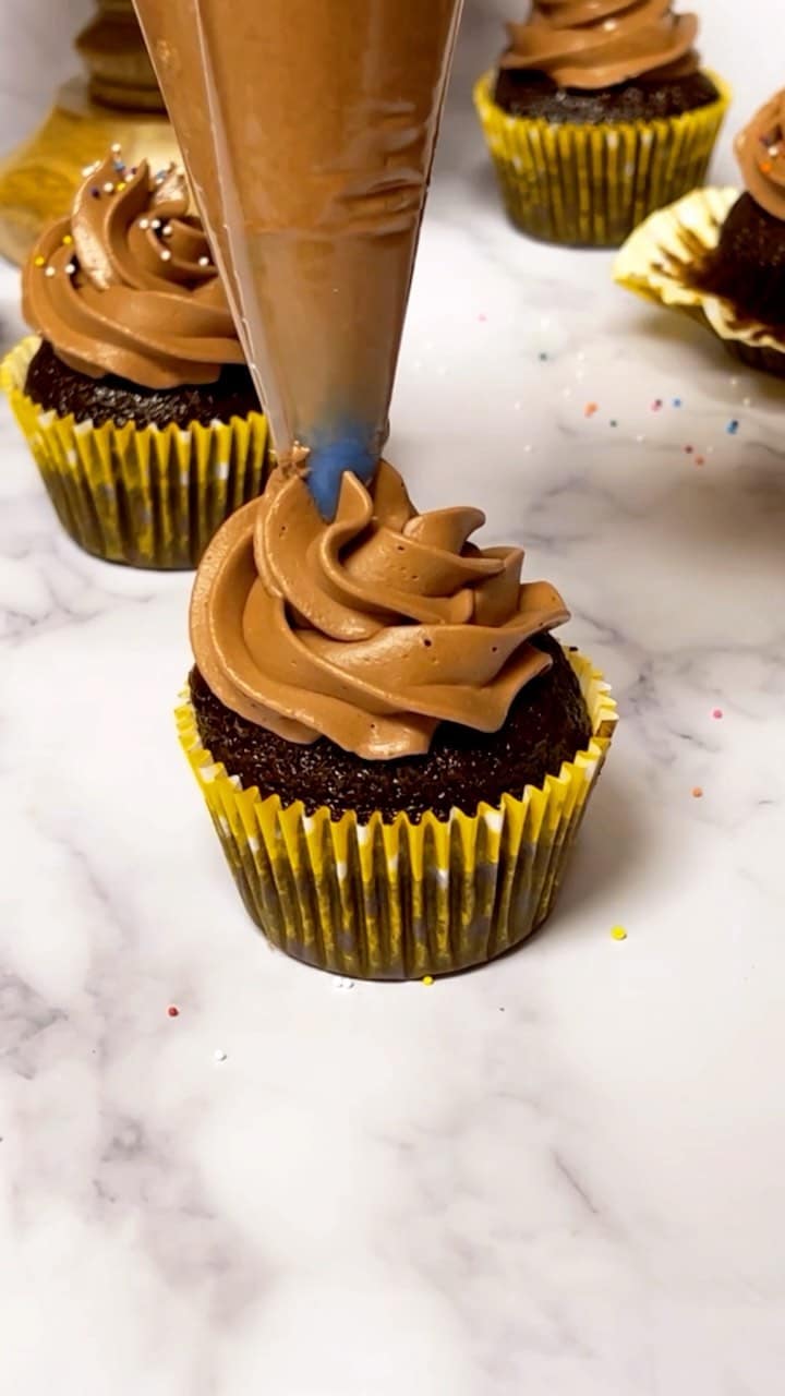 Chocolate Cupcakes with Chocolate Frosting 🤤🤤
.
.

.
.
.
#chocolate #chocolatecupcakes #chocolatelover #chocolatecake #feedfeed #f52grams #f52byyou #buzzfeast #buzzfeastfood #instafood #instagood #instafoodie #foodblogger #foodphotography #easyrecipes #foodie #foodporn #dessert #eeeeeats #sweeeeets #cupcakes #cupcakedecorating #homemade