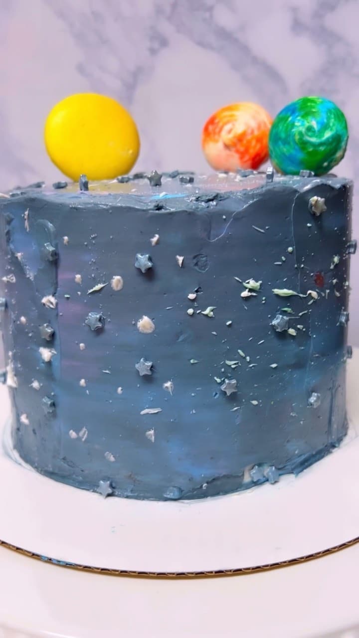 Galaxy Cake 🌌🪐

🍰Vanilla cake with homemade strawberry jam filling, Swiss meringue buttercream and macarons for the solar system (I only made Sun, Earth and Mars 😂) filled them with salted caramel 😋 
.
.
.
.
.
#galaxycake #cakedecorating #cakedecoration #baking #homebaking #birthdaycake #vanillacake #foodblogger #foodie #foodphotography #reelsinstagram #reelvideo #dessert #sweet #sweeeeets #eeeeeats #feedfeed #lovebaking #cakes #cakedesign