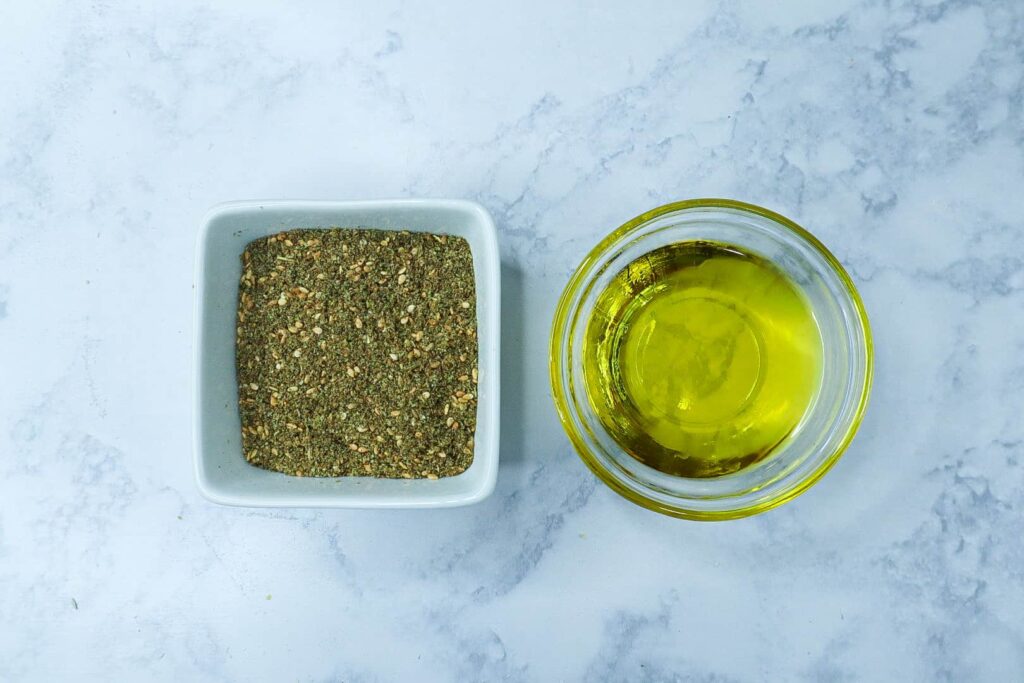 A small bowl of olive oil and zaatar 